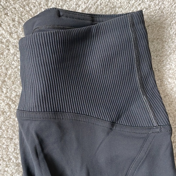 Lululemon gray leggings size 8 - Picture 2 of 9